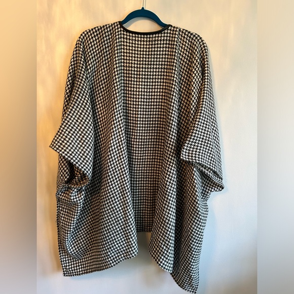 Cleo Poncho Zip Up - Picture 6 of 6